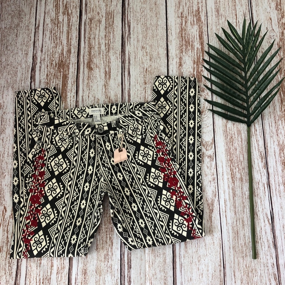 New Forever 21 Tribal Printed Jeans Size 26